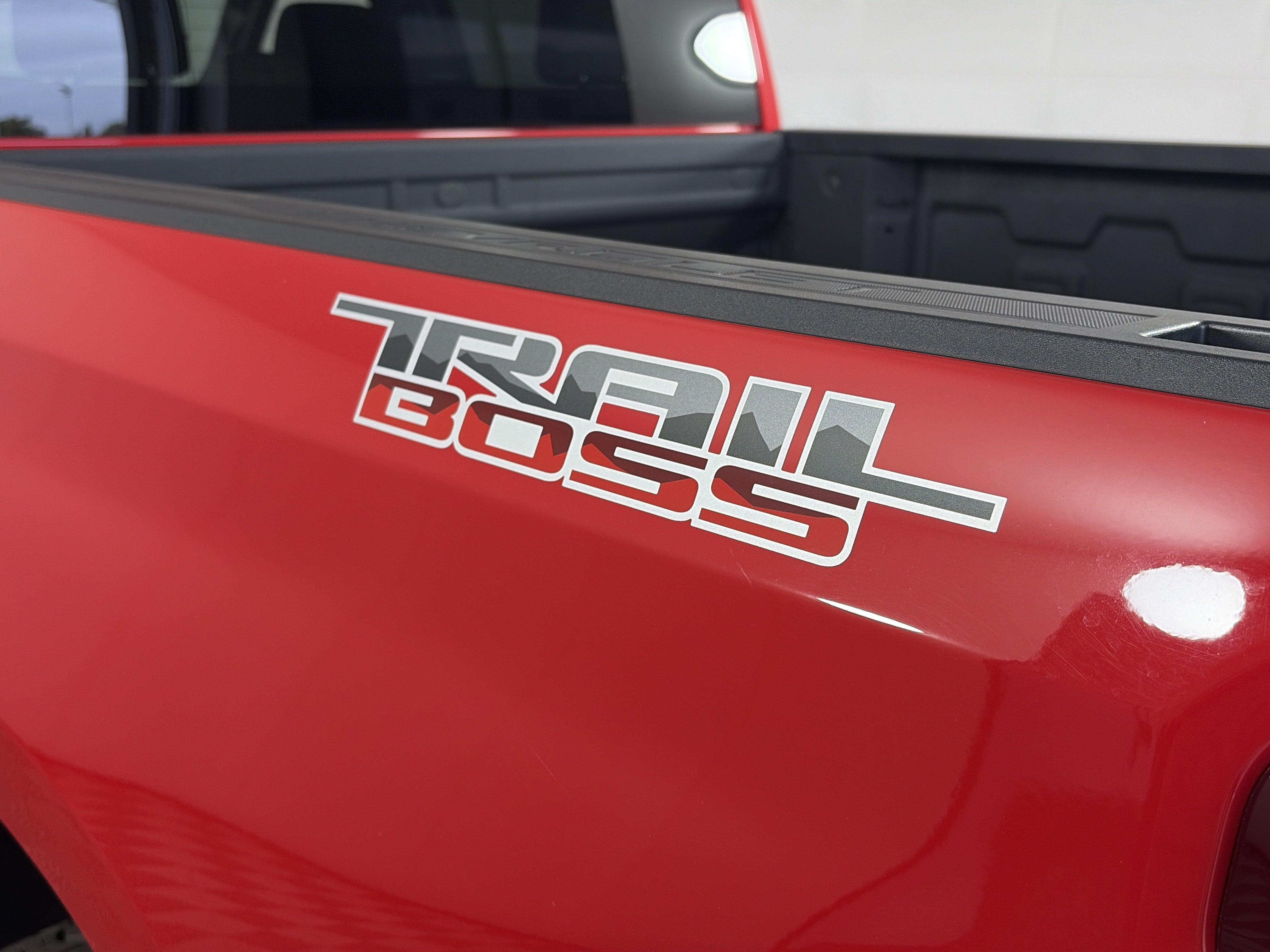 Used 2024 Chevrolet Silverado 1500 Custom Trail Boss w/ LPO, Dark Essentials Package AWD/4WD image 17
