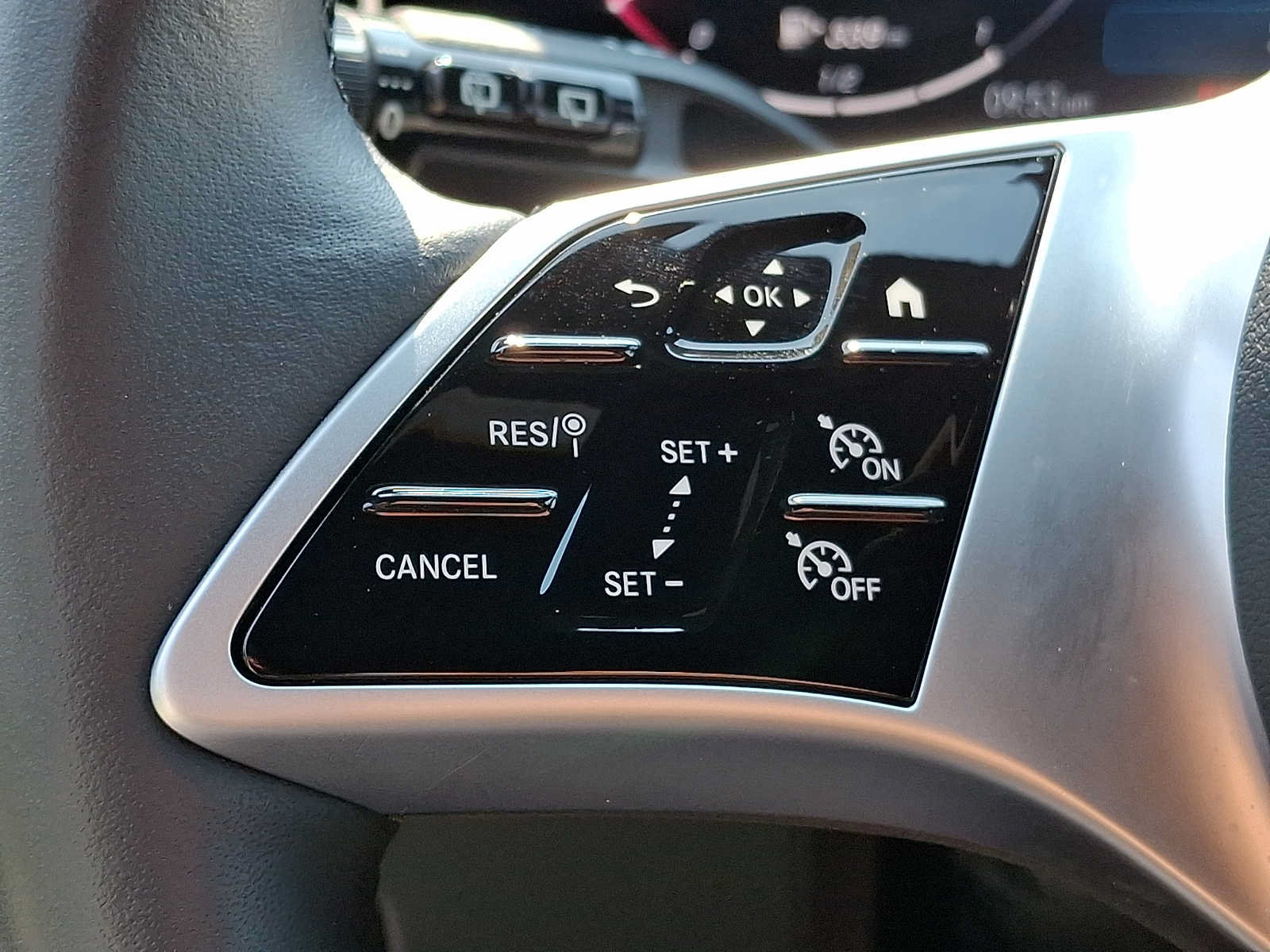 Certified 2025 Mercedes-Benz GLC 300 4MATIC image 17