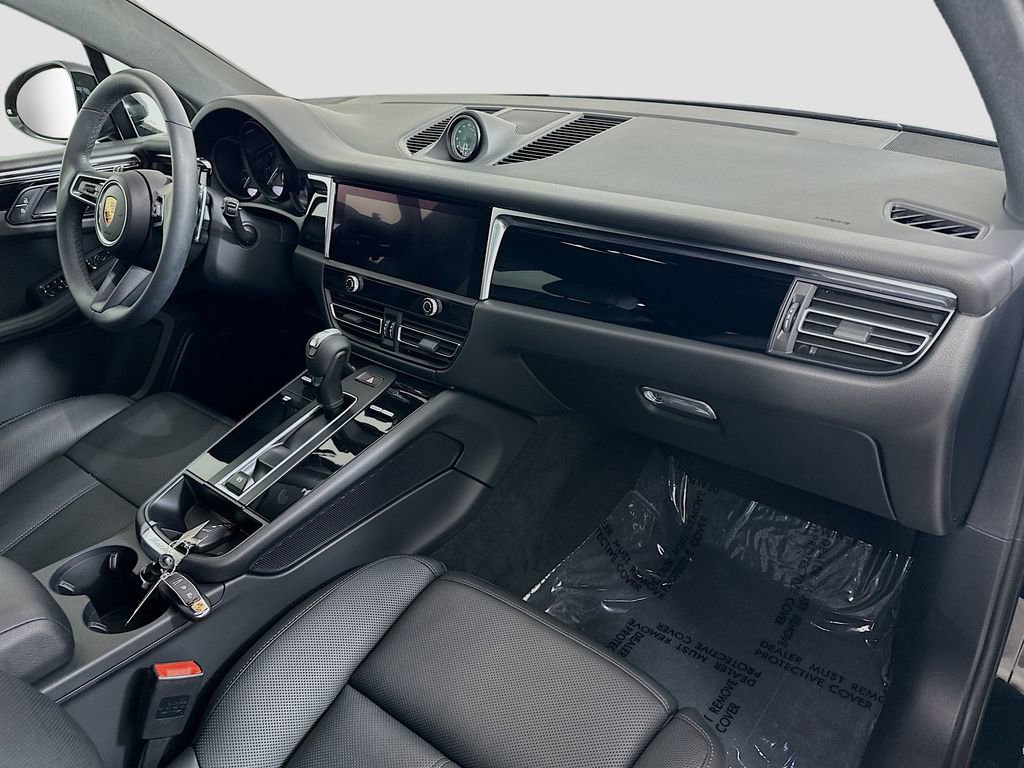 New 2026 Porsche Macan Turbo AWD/4WD image 30