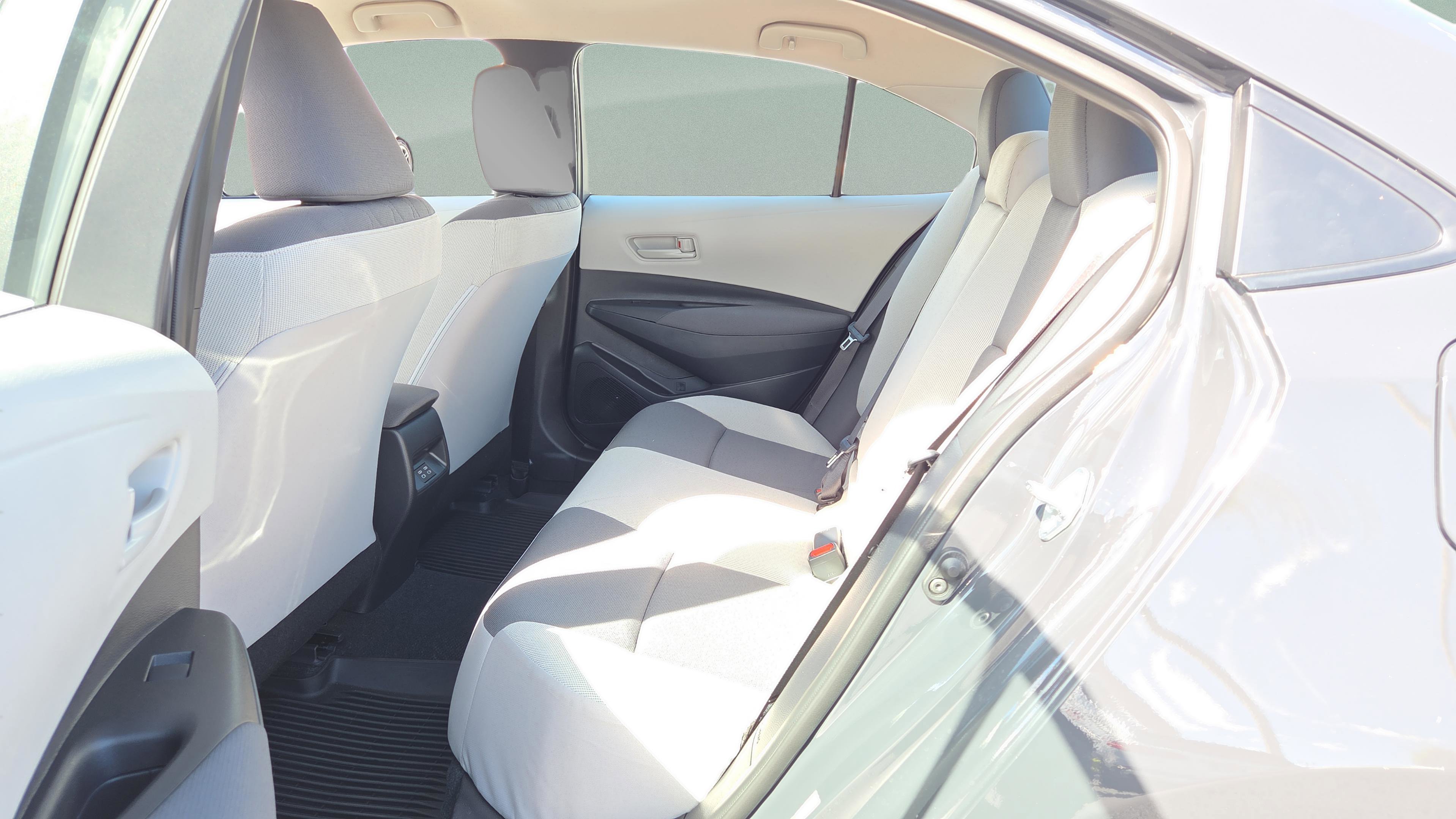 Used 2025 Toyota Corolla LE w/ Convenience Package image 38