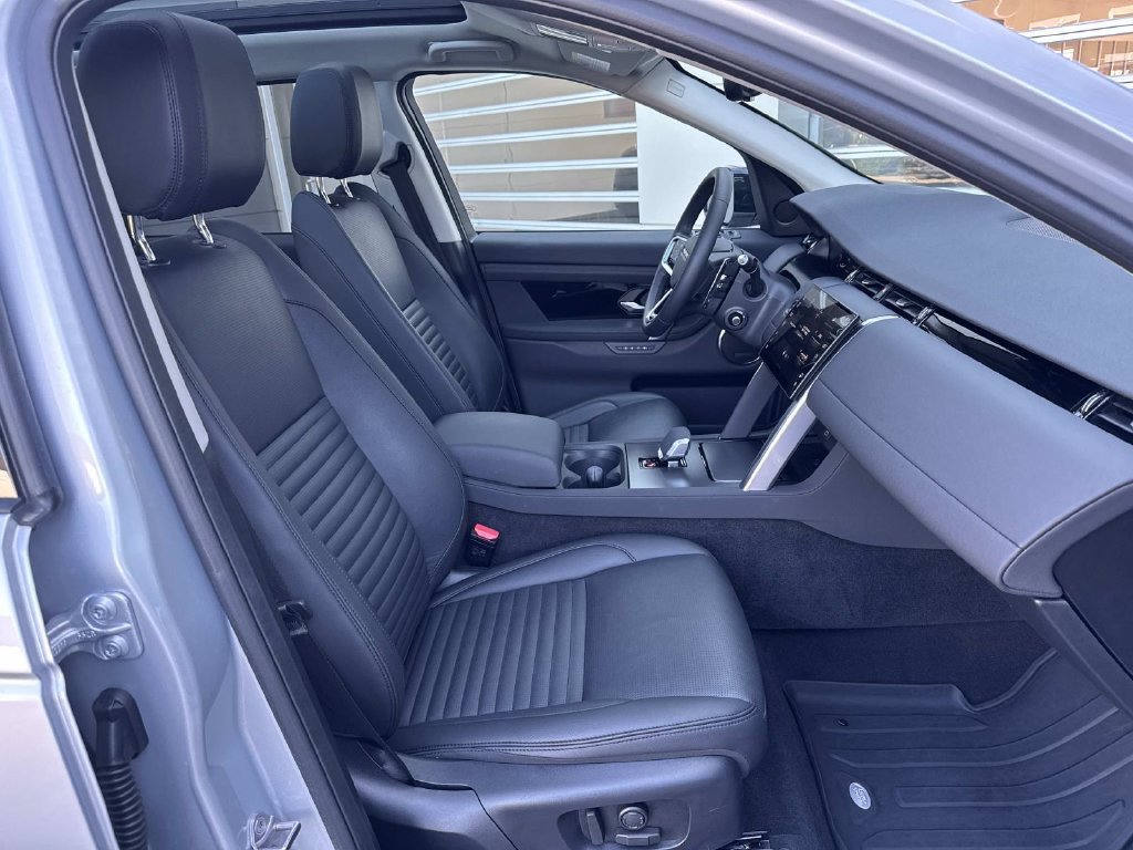 Certified 2025 Land Rover Discovery Sport S AWD/4WD image 9