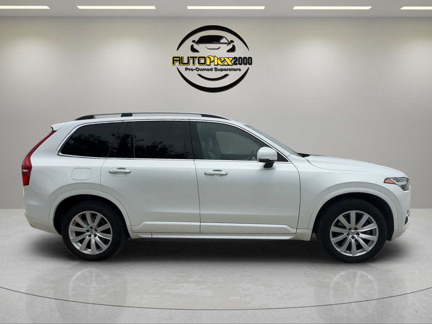 Used 2017 Volvo XC90 T6 Momentum w/ Vision Package AWD/4WD image 8