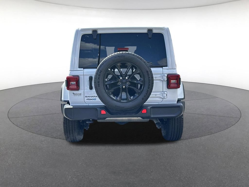 Used 2025 Jeep Wrangler Unlimited Sahara AWD/4WD image 4