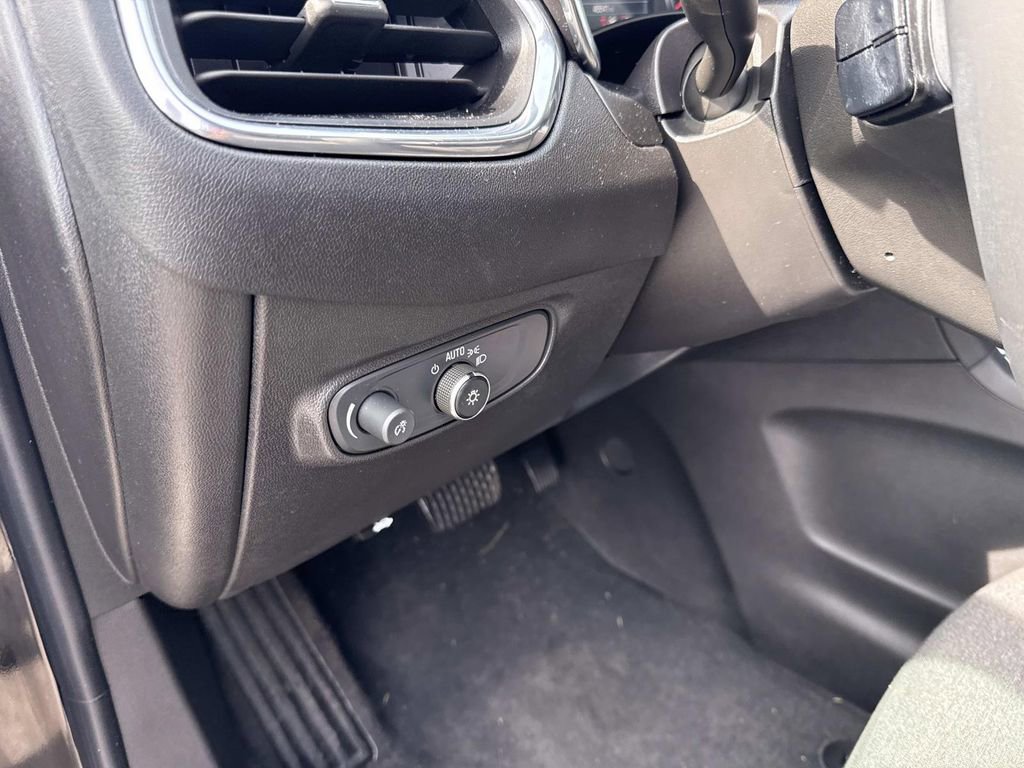 Used 2023 Chevrolet Equinox LT w/ Driver Convenience Package image 21