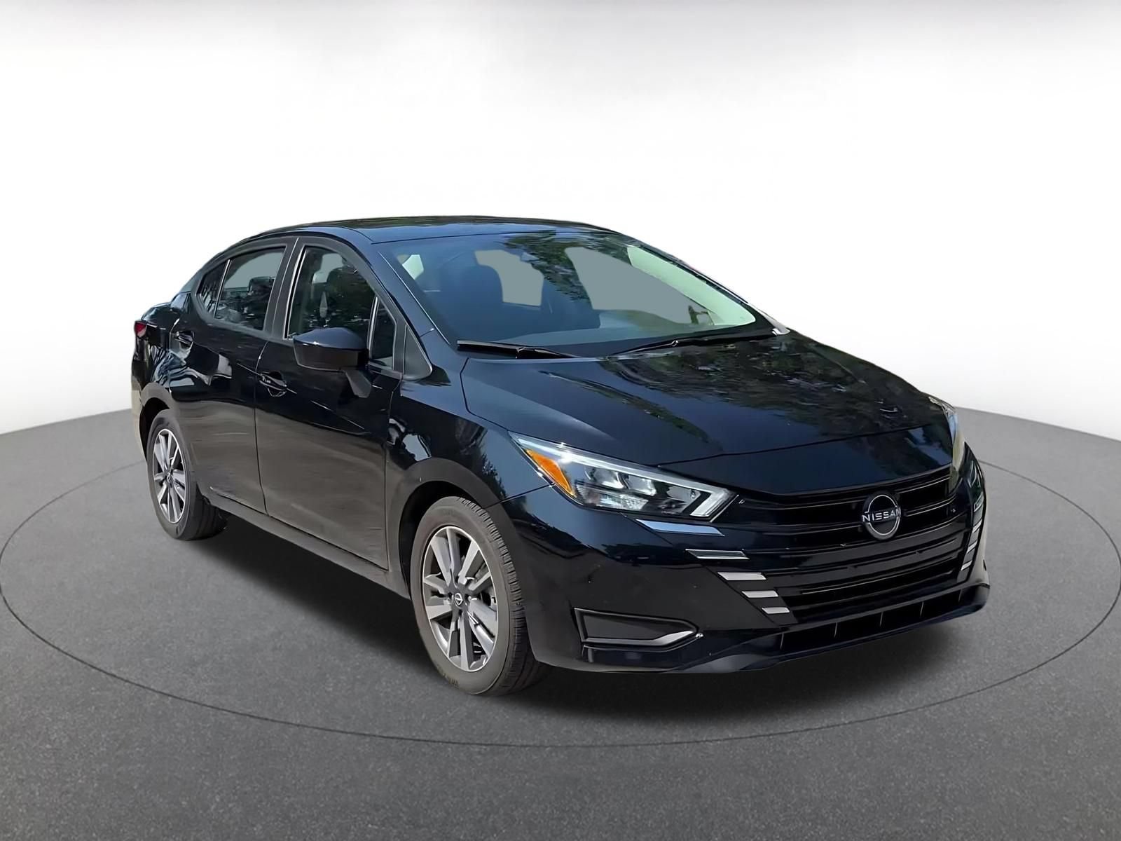 Used 2025 Nissan Versa SV FWD image 3