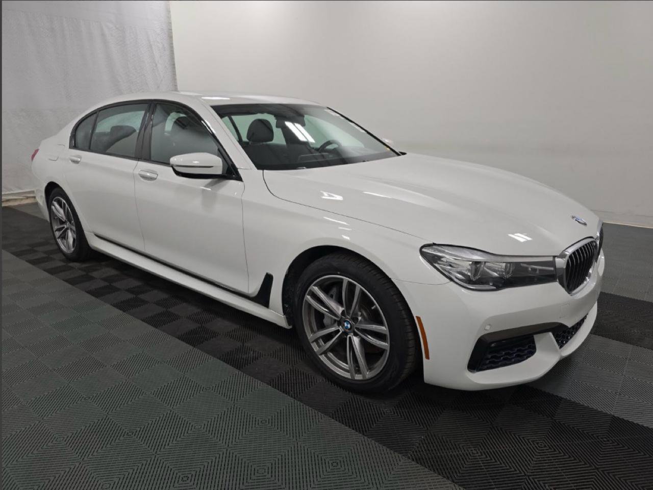 Used 2017 BMW 740i xDrive 740i xDrive Sedan image 4
