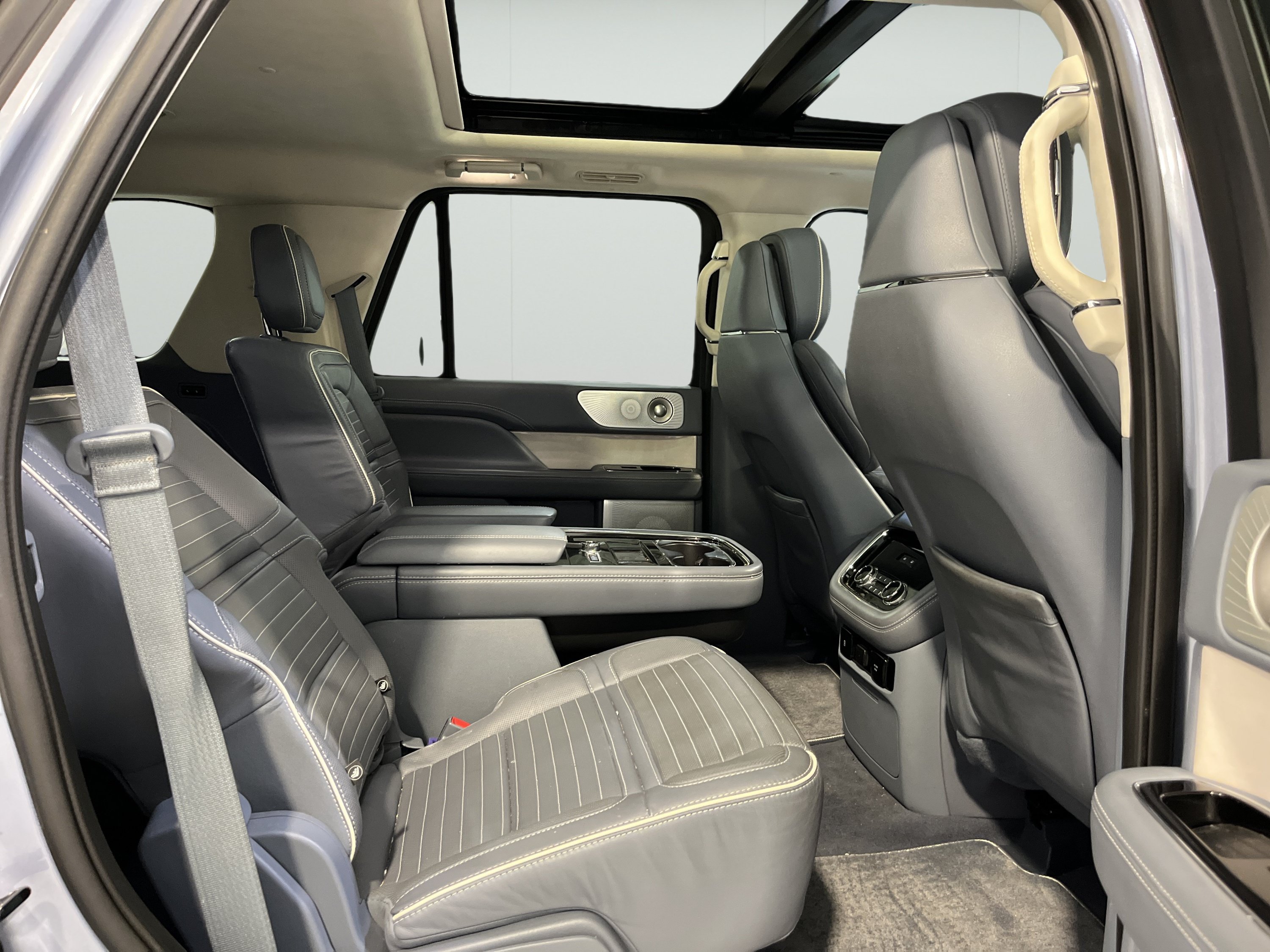Used 2020 Lincoln Navigator Black Label AWD/4WD image 19