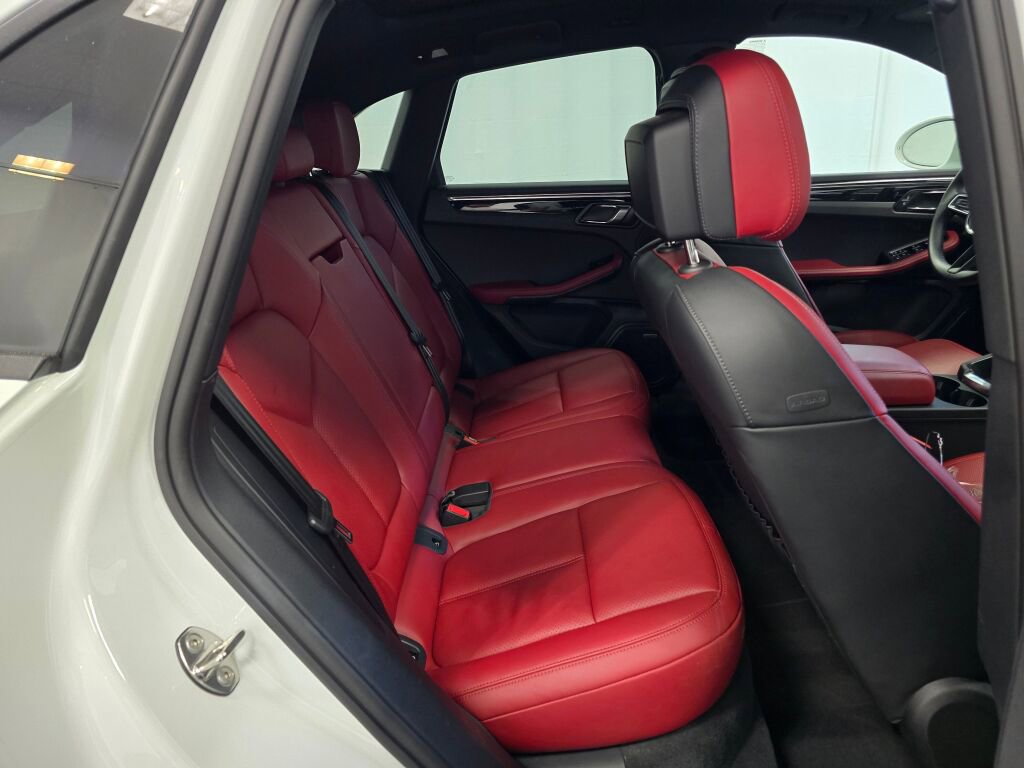 Certified 2025 Porsche Macan image 23