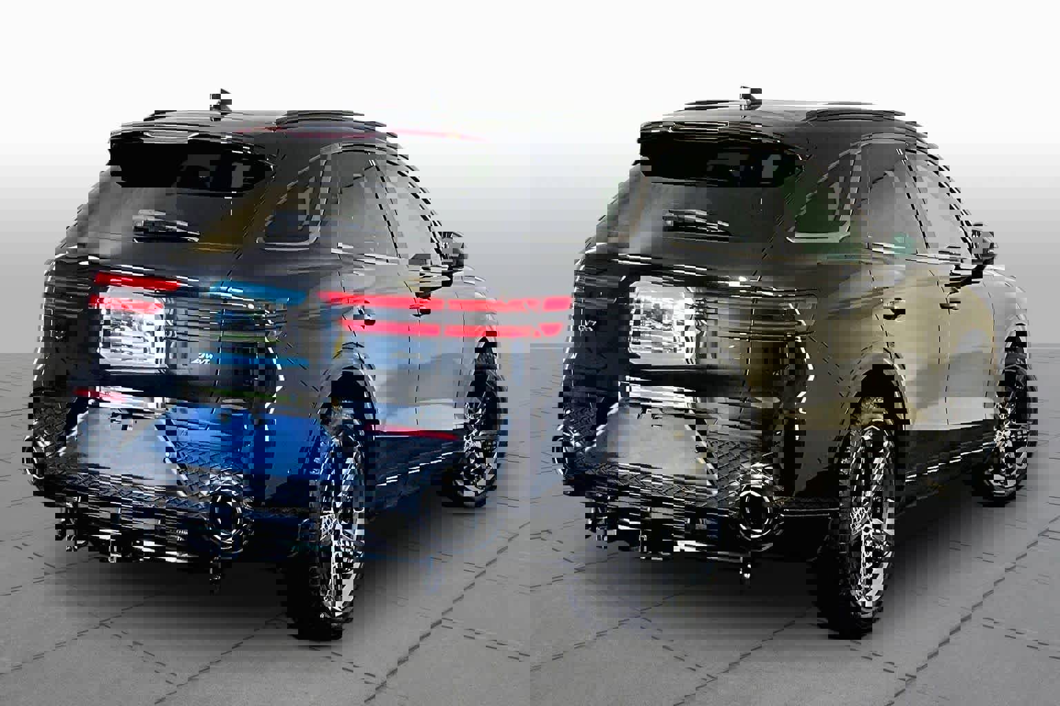 Used 2023 Genesis GV70 2.5T w/ Sport Prestige Package image 13