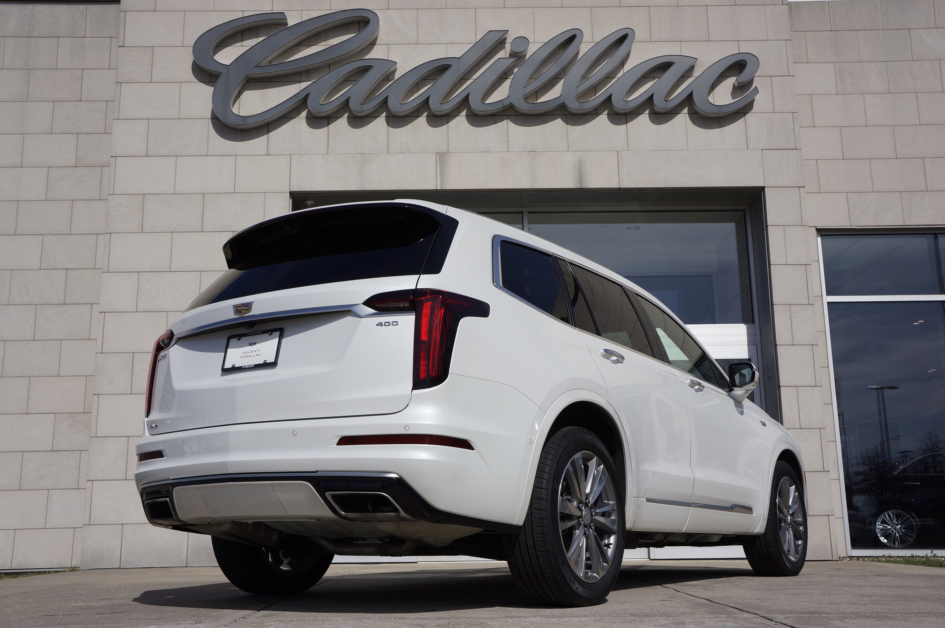 Used 2024 Cadillac XT6 Premium Luxury w/ Platinum Package image 4