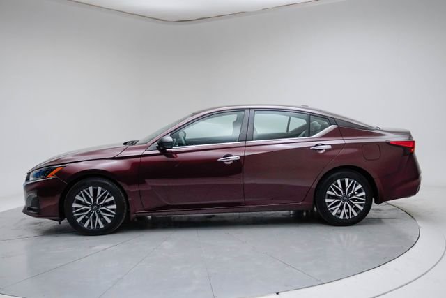 Used 2024 Nissan Altima 2.5 SV image 3