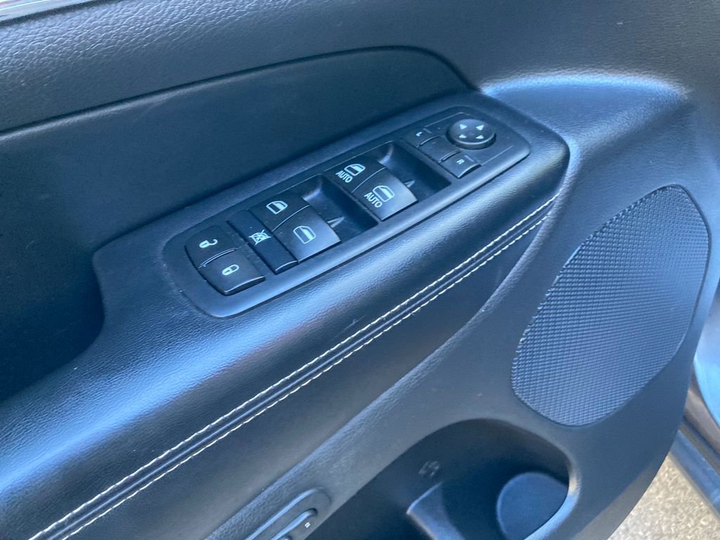 Used 2017 Jeep Grand Cherokee Limited image 14