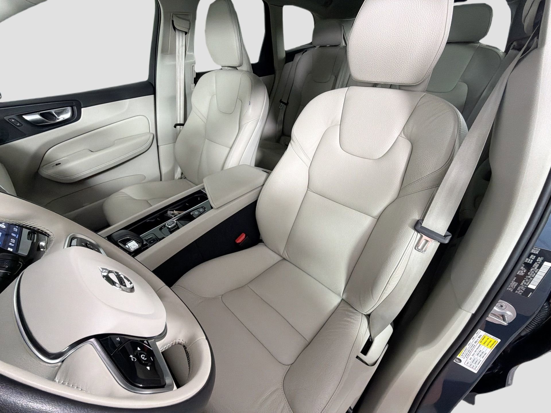 Certified 2024 Volvo XC60 B5 Plus w/ Protection Package Premier AWD/4WD image 21