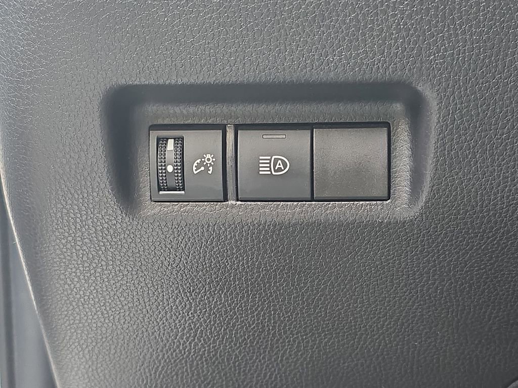 Used 2025 Toyota RAV4 LE image 29