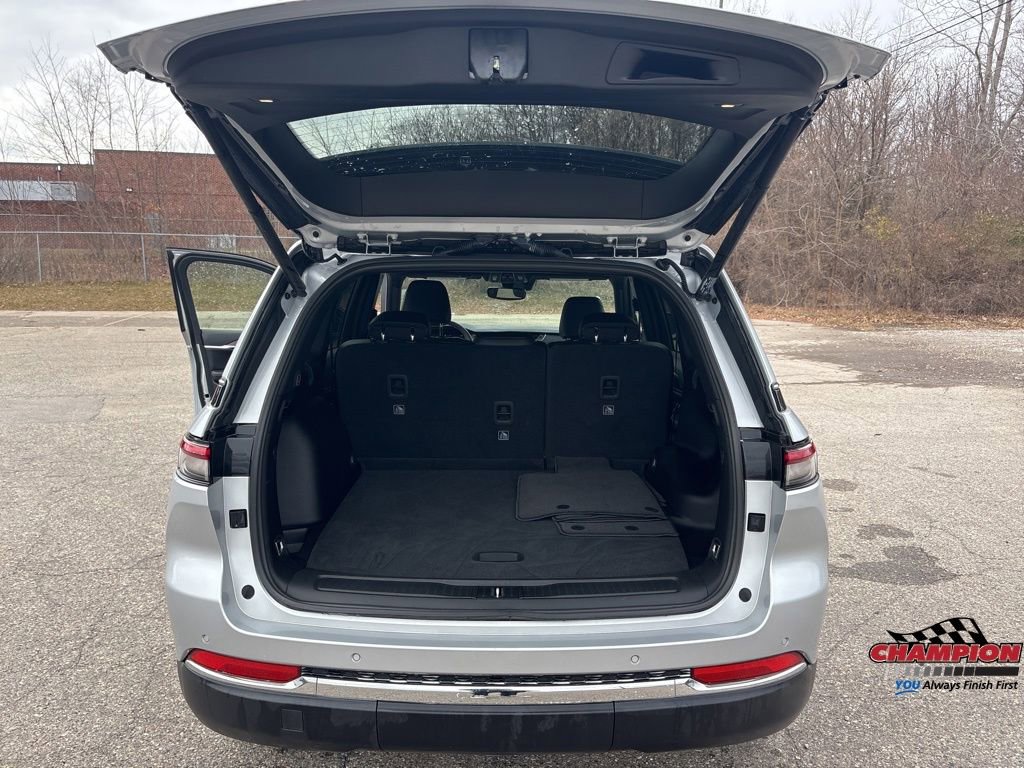 Used 2024 Jeep Grand Cherokee Limited image 29