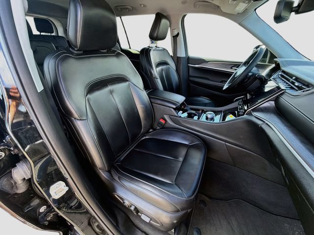 Used 2023 Jeep Grand Cherokee L Limited w/ Black Appearance Package RWD image 30