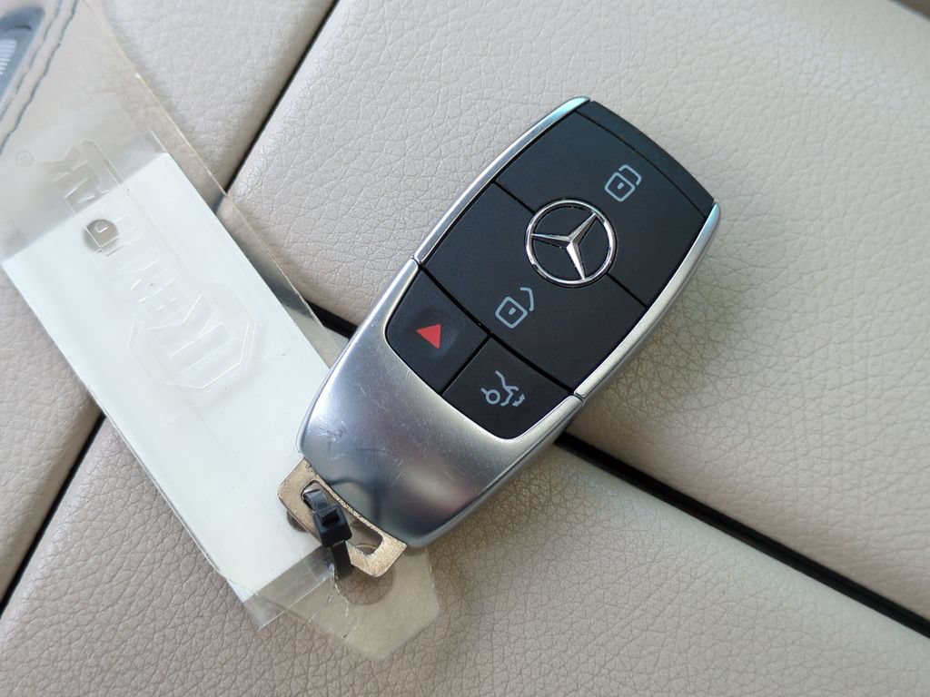 Used 2021 Mercedes-Benz GLE 450 4MATIC image 25