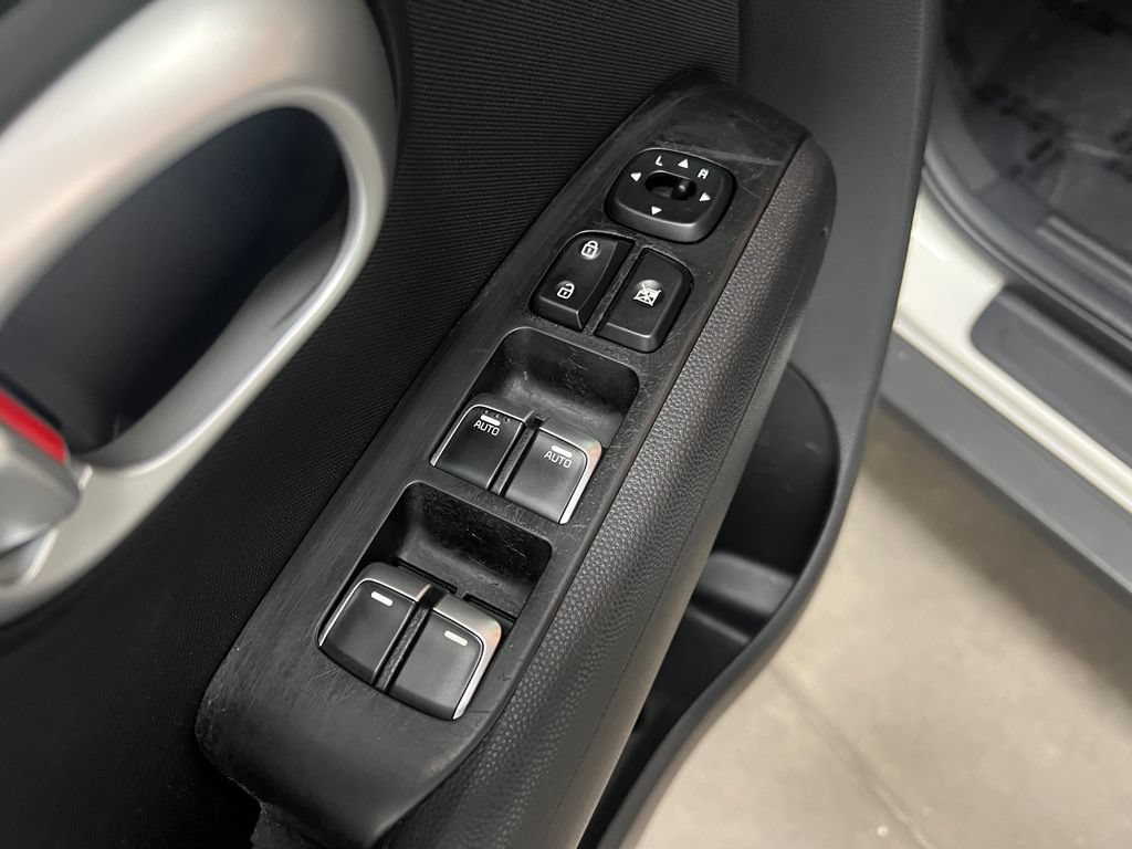 Used 2018 Kia Soul + FWD image 12