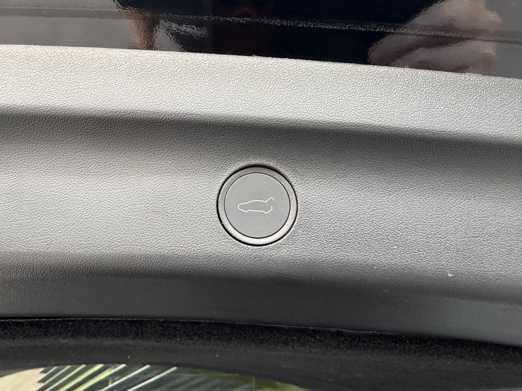 Used 2024 Tesla Model Y 2WD image 36