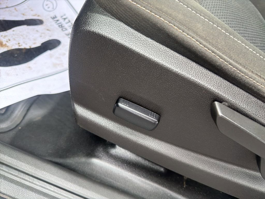 Used 2022 Chevrolet Colorado LT w/ Fleet Safety Package image 12