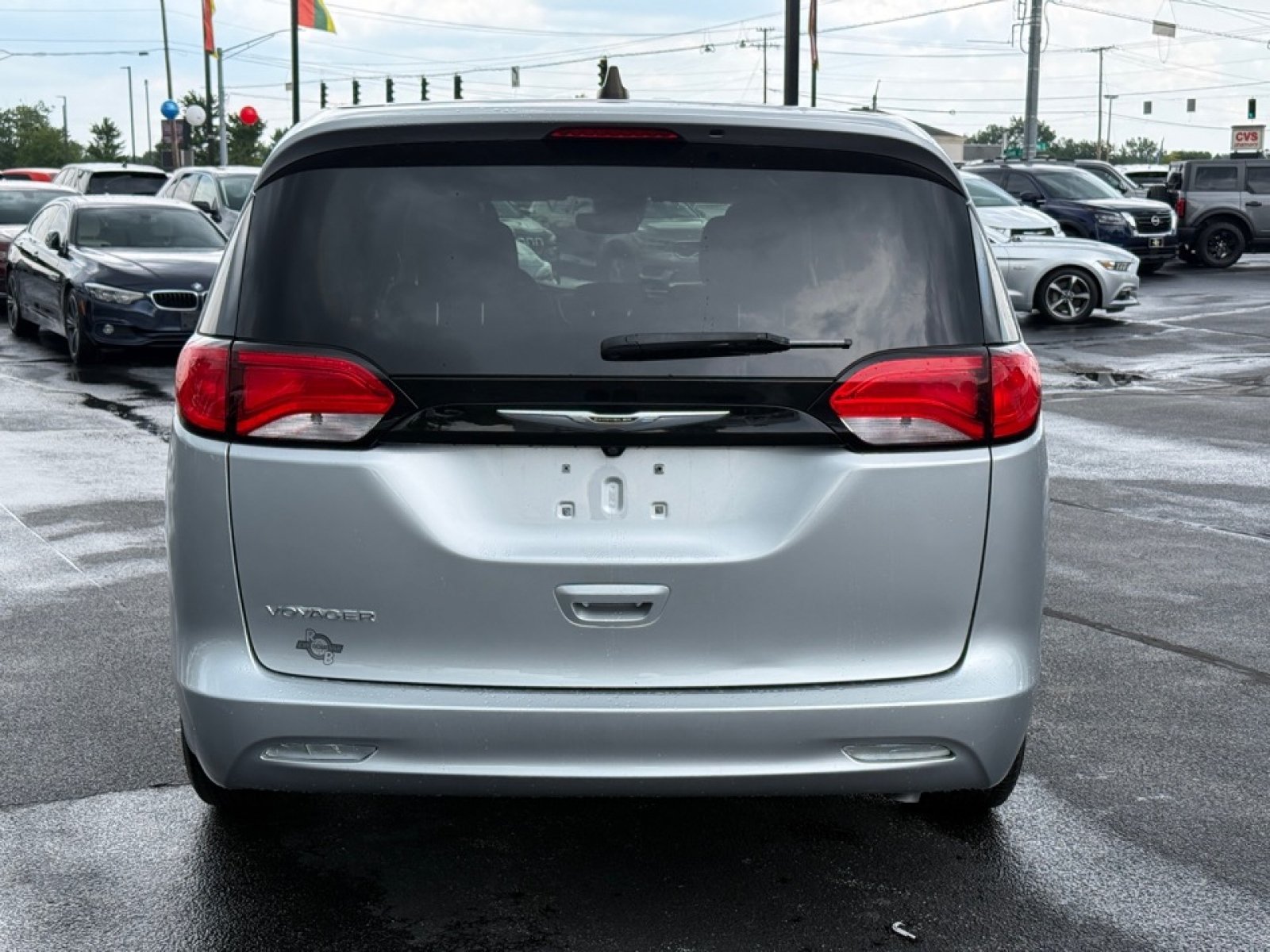 Used 2023 Chrysler Voyager LX FWD image 7