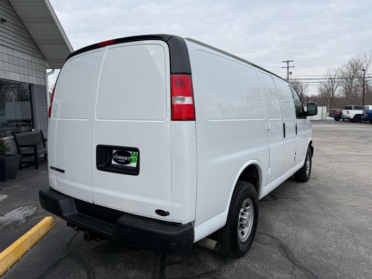 Used 2020 Chevrolet Express 2500 w/ Driver Convenience Package RWD image 3