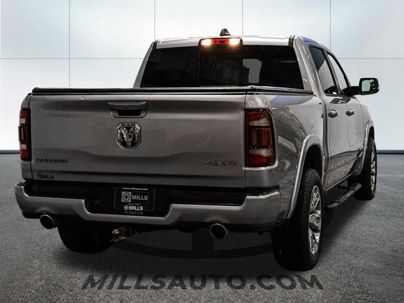 Used 2021 RAM 1500 Laramie w/ Sport Appearance Package AWD/4WD image 8