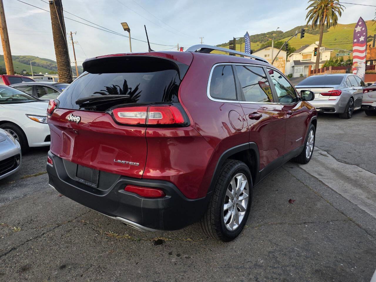 Used 2017 Jeep Cherokee Limited w/ Luxury Group image 4