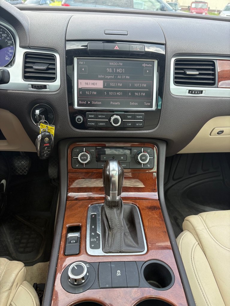 Used 2013 Volkswagen Touareg Sport AWD/4WD image 15