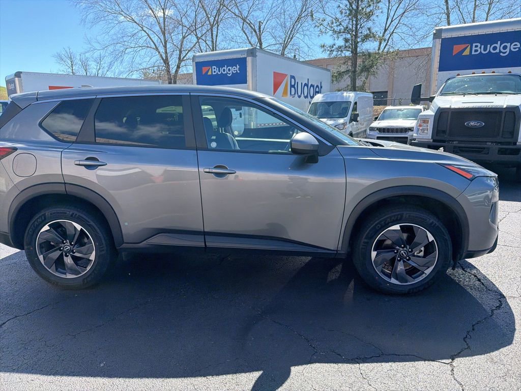Used 2024 Nissan Rogue SV image 4
