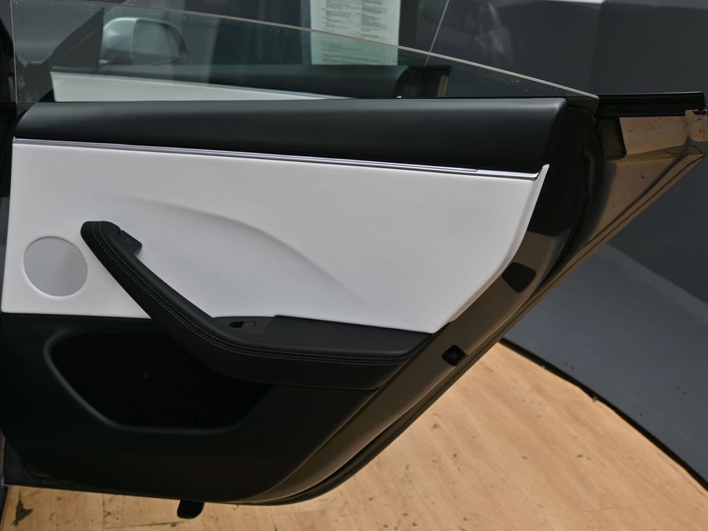 Used 2025 Tesla Model 3 Long Range image 46