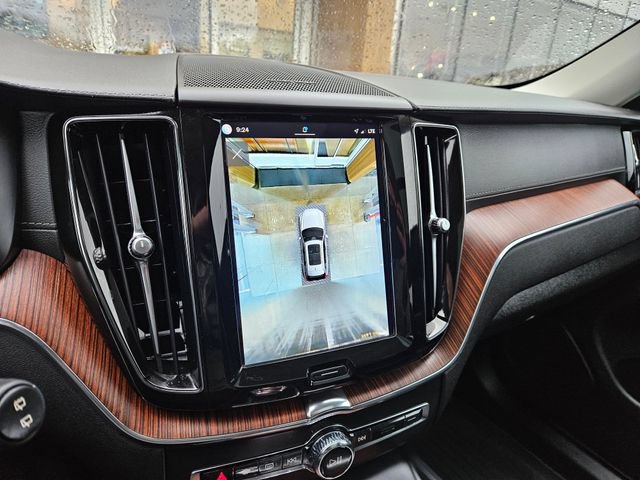 Certified 2023 Volvo XC60 B5 Ultimate w/ Protection Package Premier AWD/4WD image 23