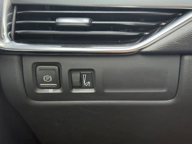 Certified 2022 Cadillac XT4 Premium Luxury w/ Cold Weather Package image 32