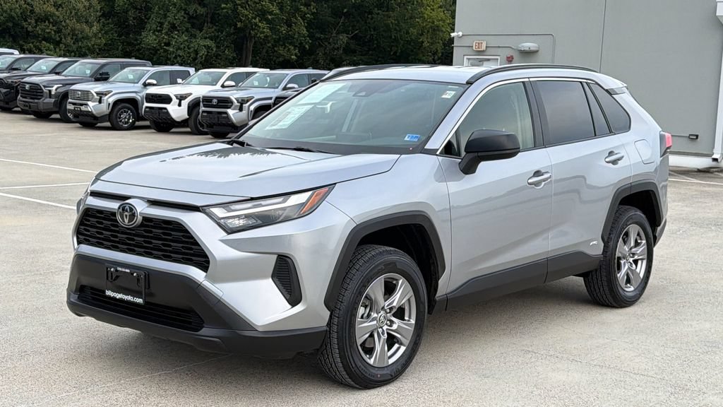 Used 2025 Toyota RAV4 LE AWD/4WD image 2