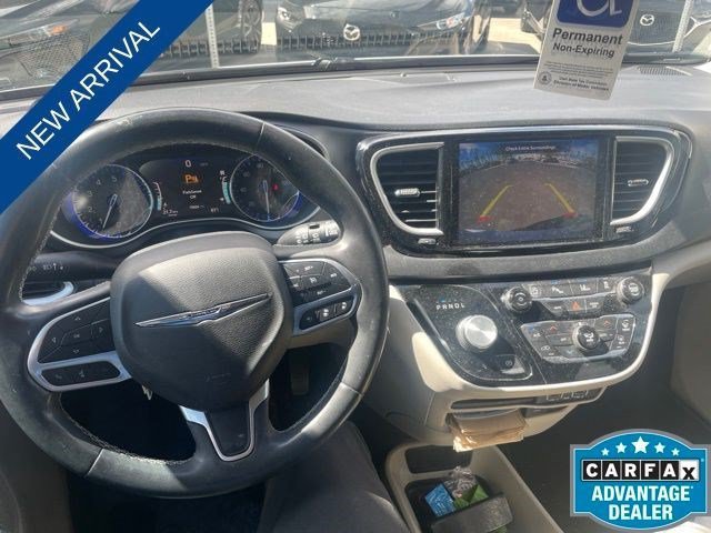 Used 2022 Chrysler Pacifica Touring-L FWD image 6