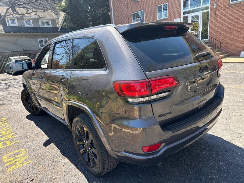 Used 2019 Jeep Grand Cherokee Altitude image 4