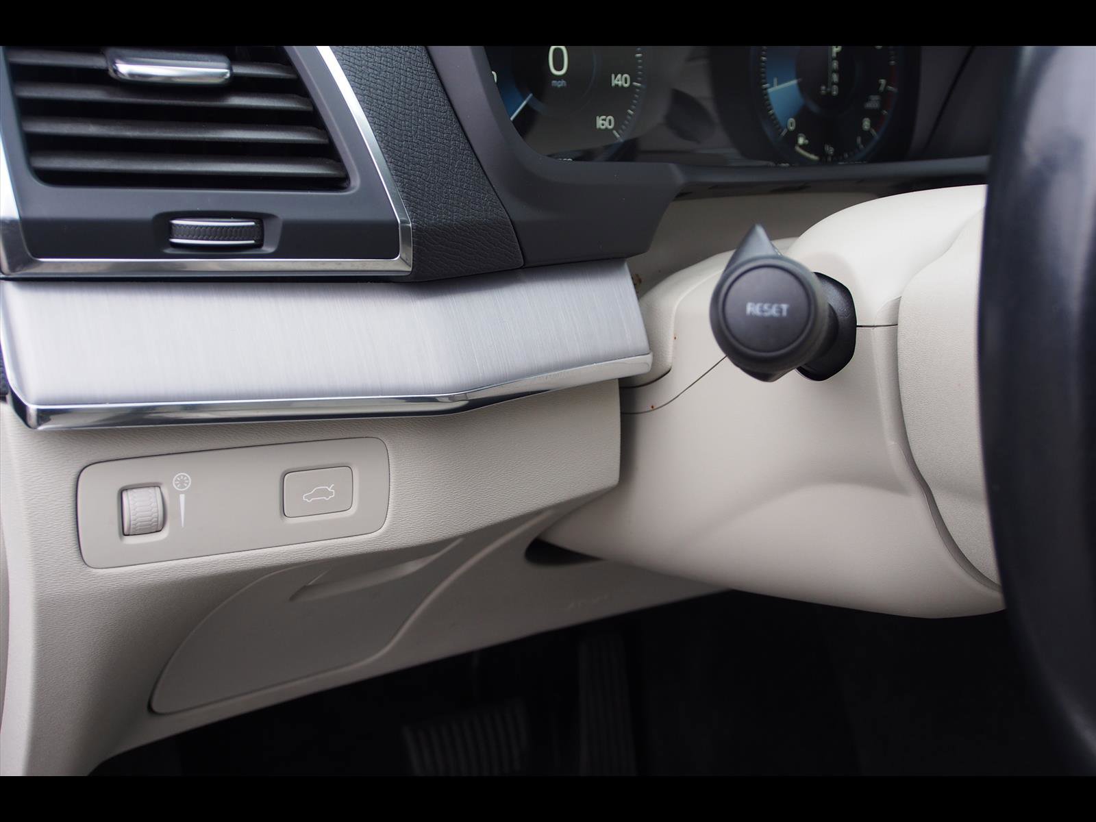 Used 2021 Volvo XC90 T5 Momentum w/ Climate Package image 25