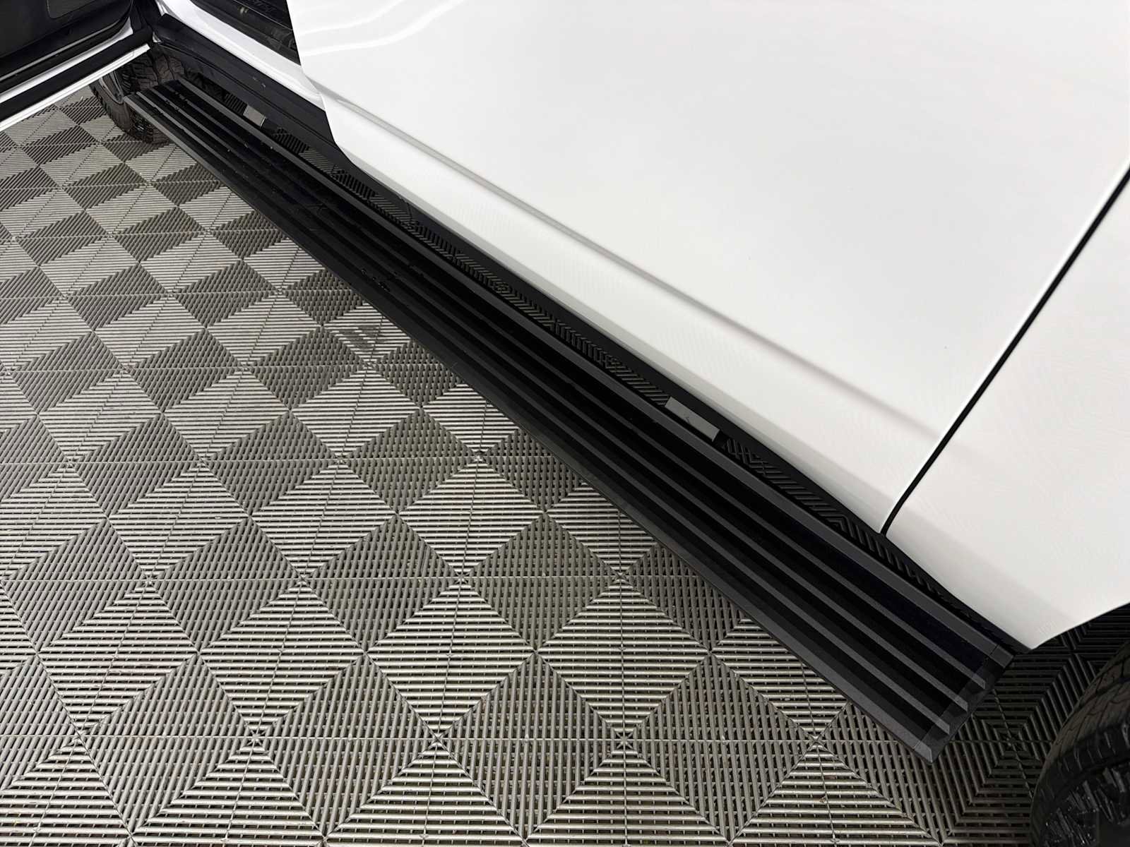 Certified 2025 GMC Yukon XL AT4 w/ AT4 Premium Plus Package image 7