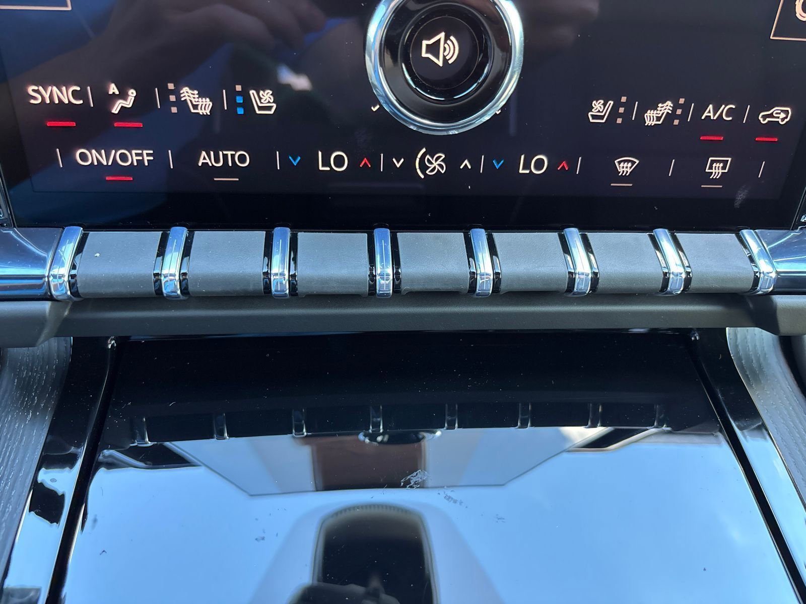 New 2026 GMC Yukon XL AT4 Ultimate w/ LPO, Illumination Package image 7