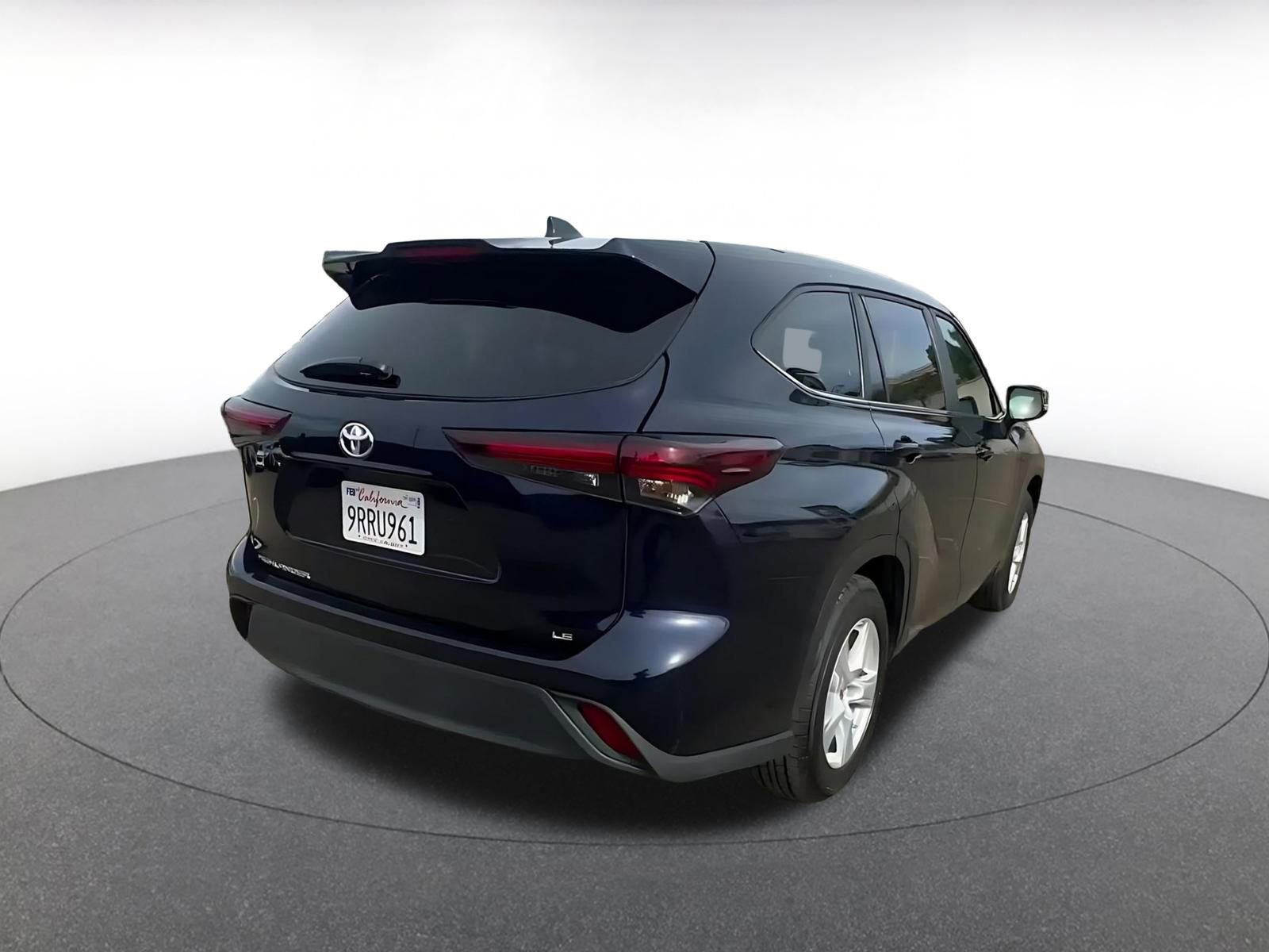 Used 2025 Toyota Highlander LE image 14