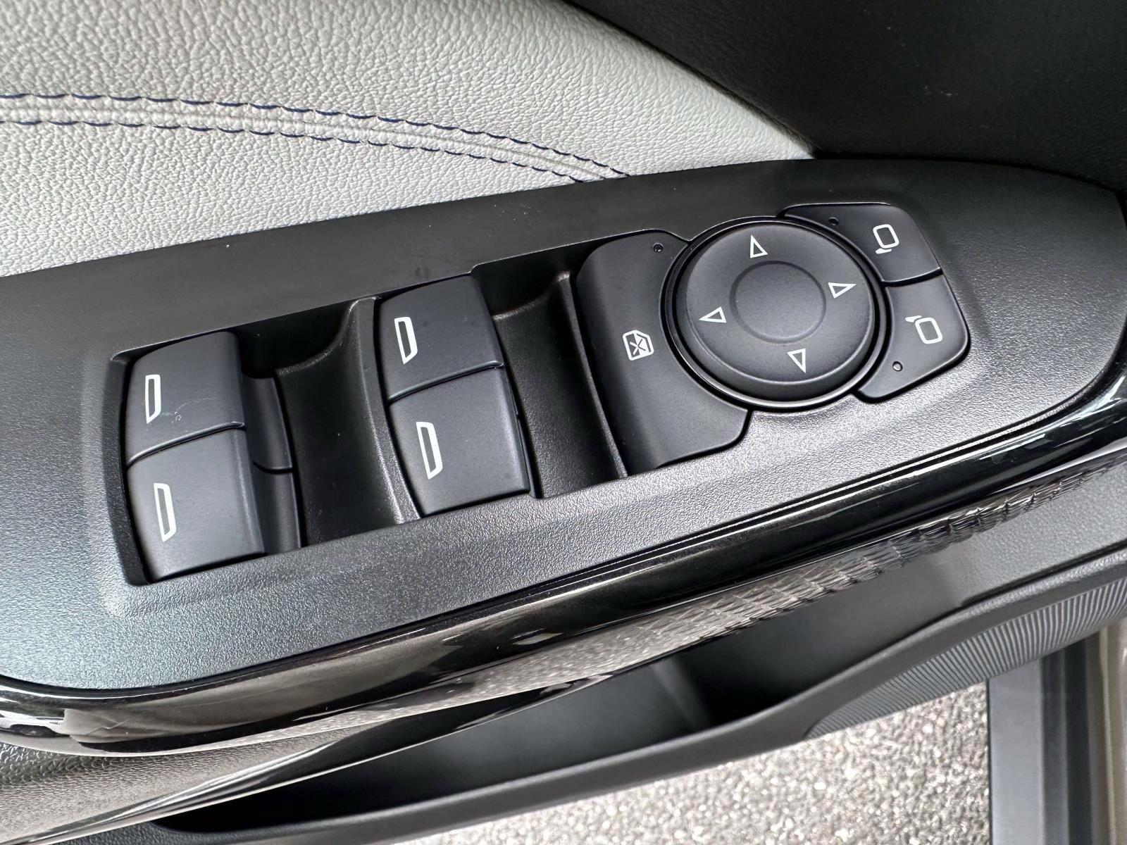 Used 2024 Chevrolet Trax LT FWD image 9
