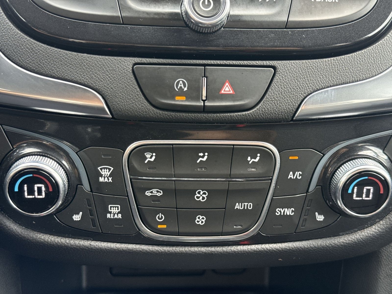 Used 2022 Chevrolet Equinox Premier FWD image 22