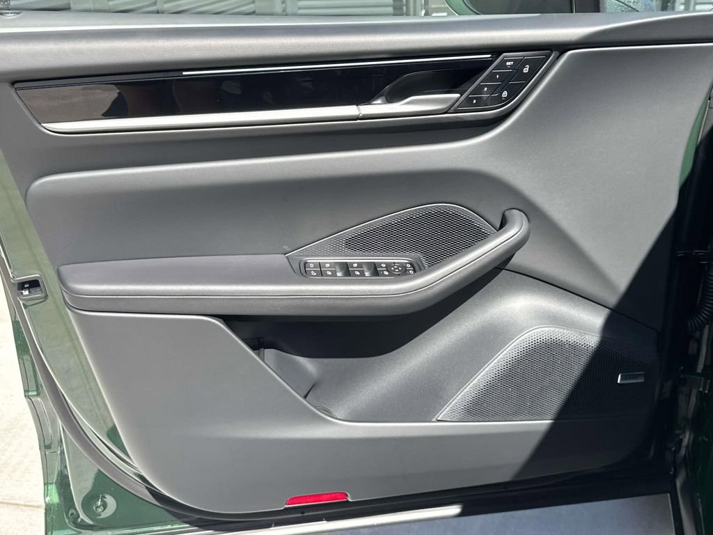 New 2026 Porsche Macan Electric image 22