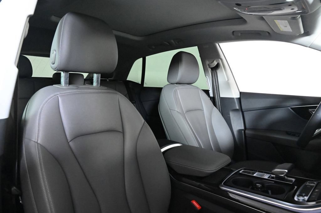 Used 2025 Audi Q8 Premium w/ Convenience Package AWD/4WD image 16