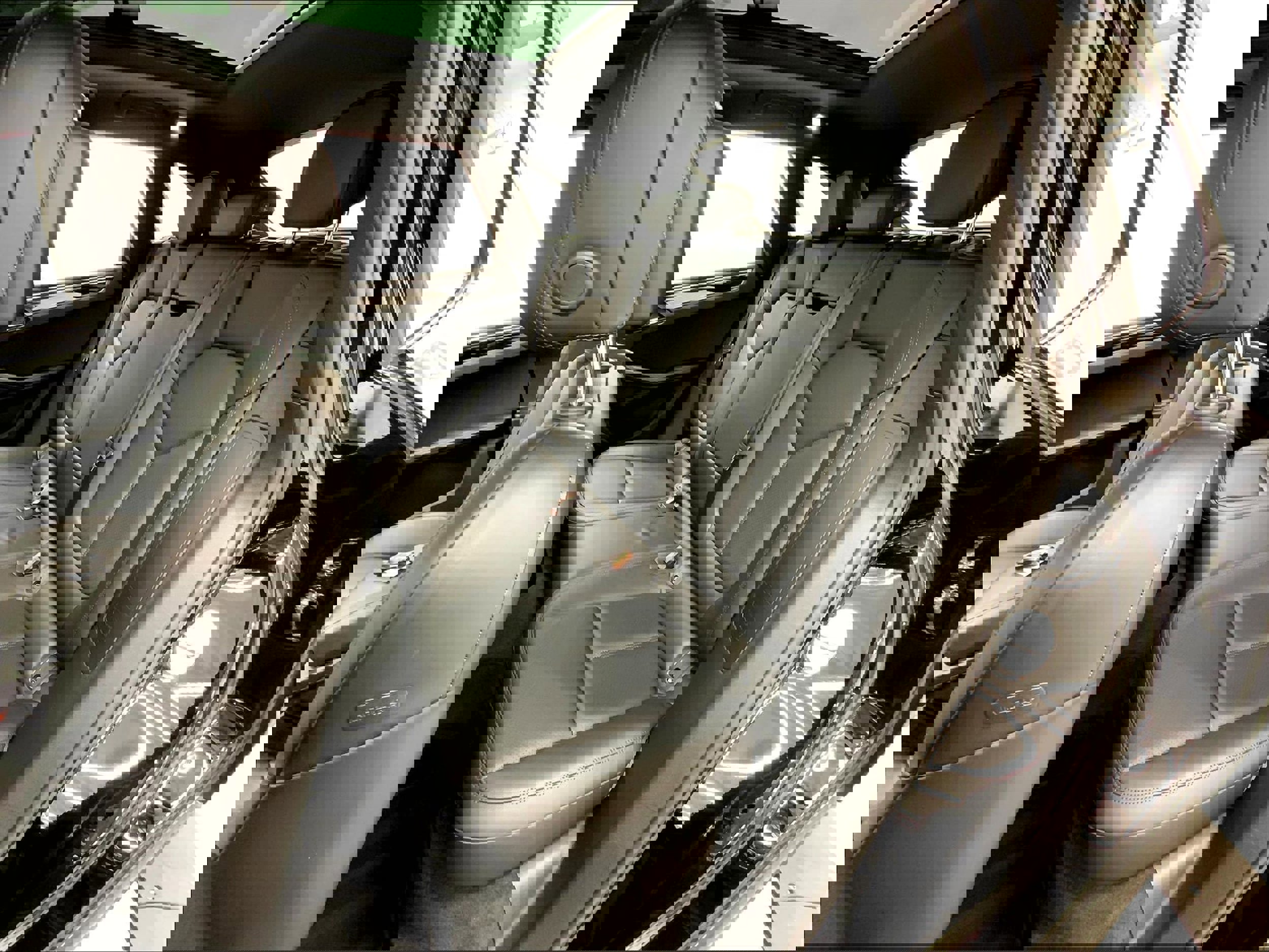 Used 2023 Porsche Macan Turbo image 23