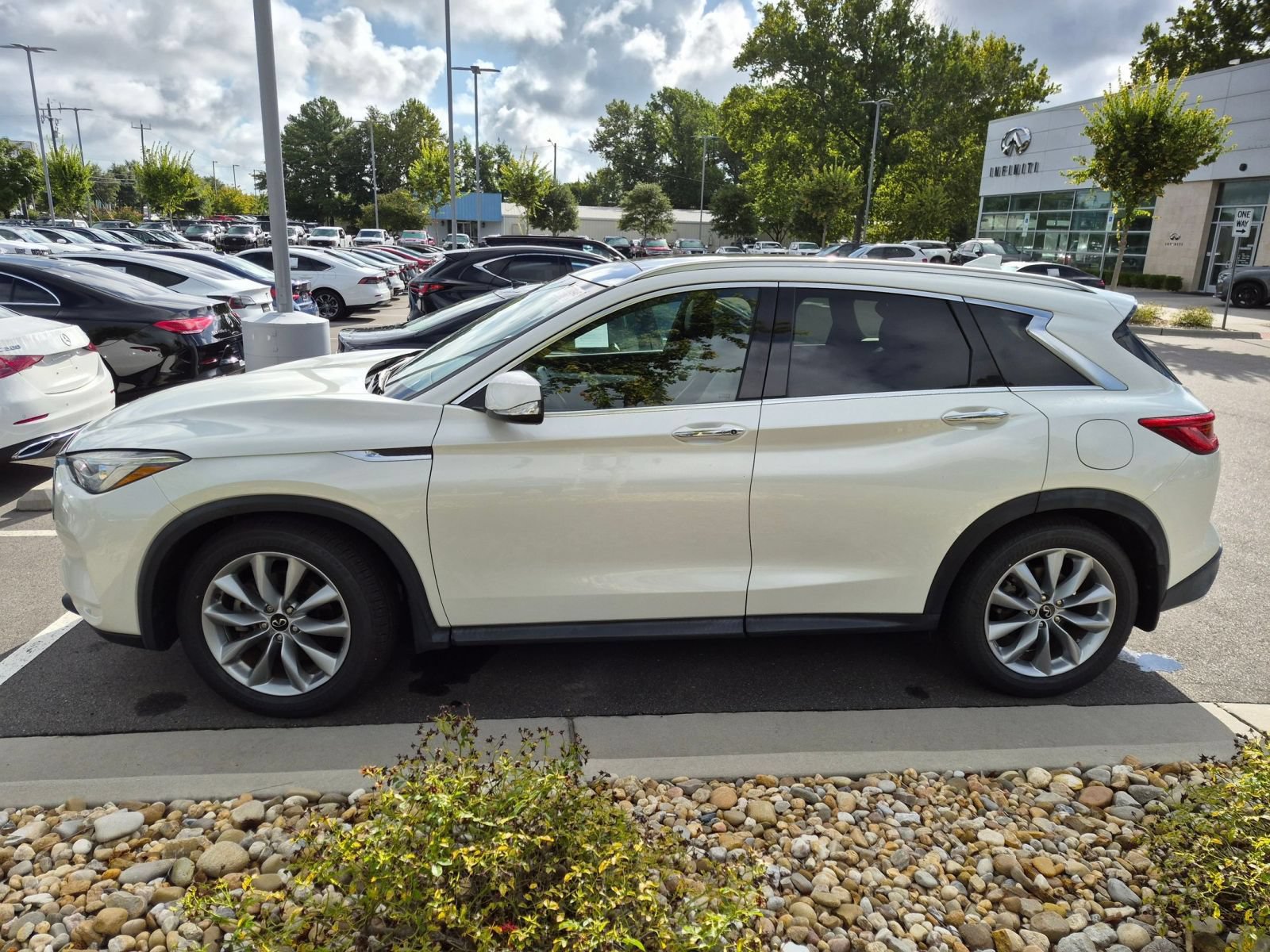 Used 2021 INFINITI QX50 Luxe FWD image 5