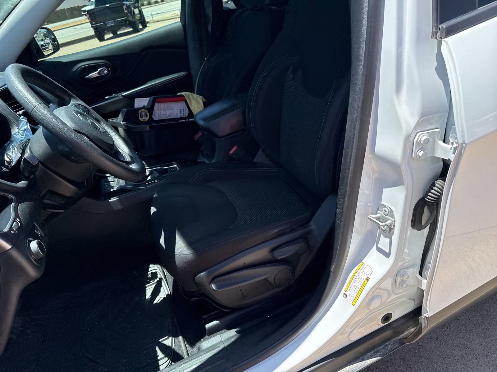 Used 2020 Jeep Cherokee Latitude FWD image 10
