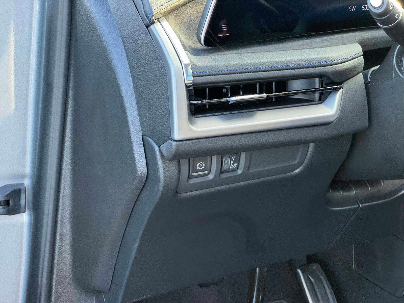 Certified 2025 Cadillac XT4 Sport AWD/4WD image 13