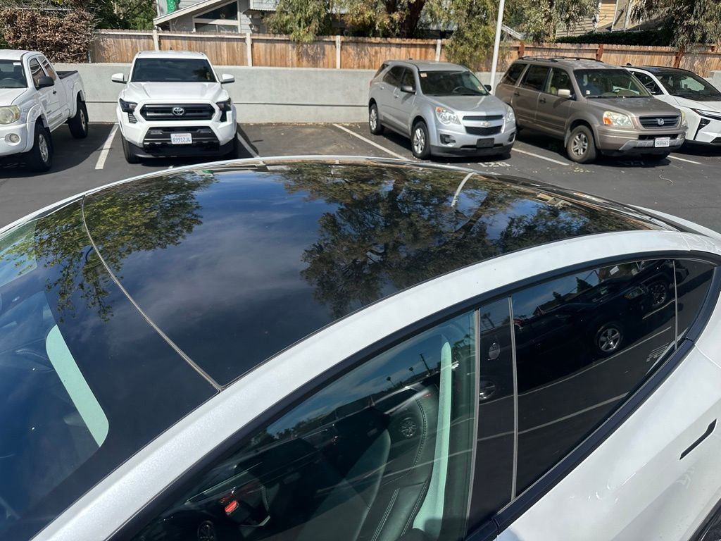 Used 2021 Tesla Model Y Long Range image 8