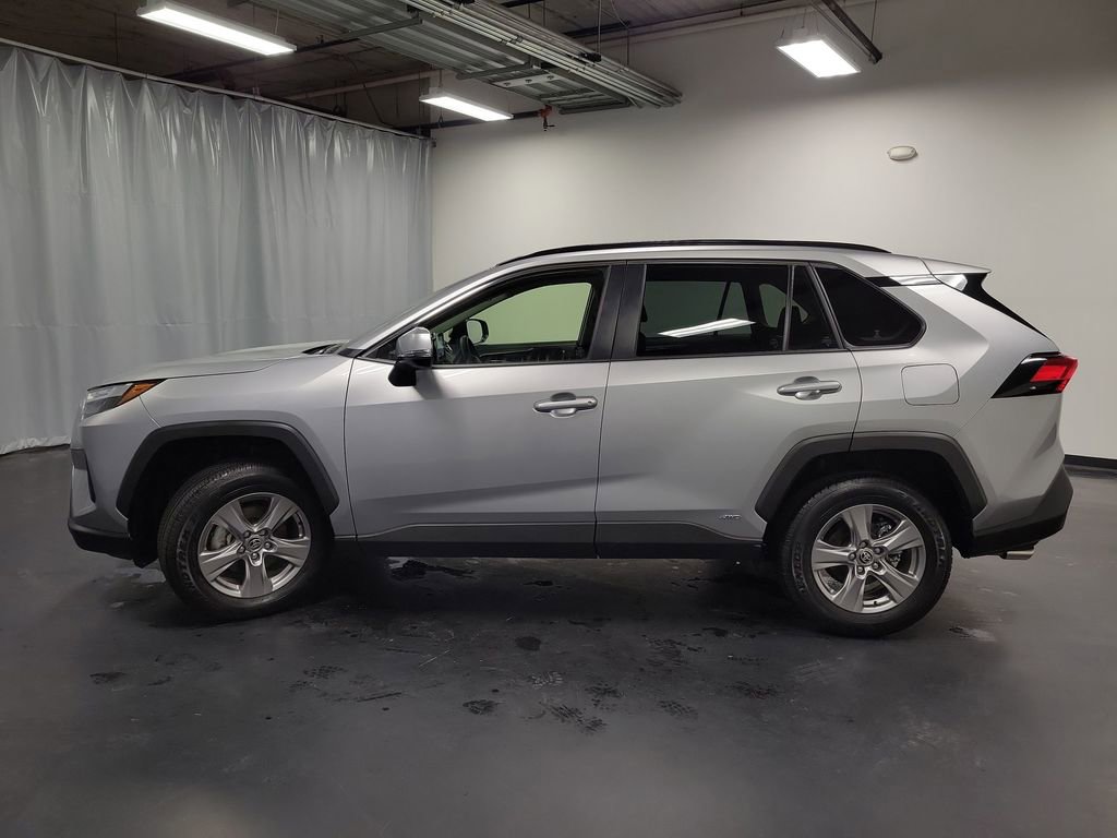 Used 2025 Toyota RAV4 XLE image 5